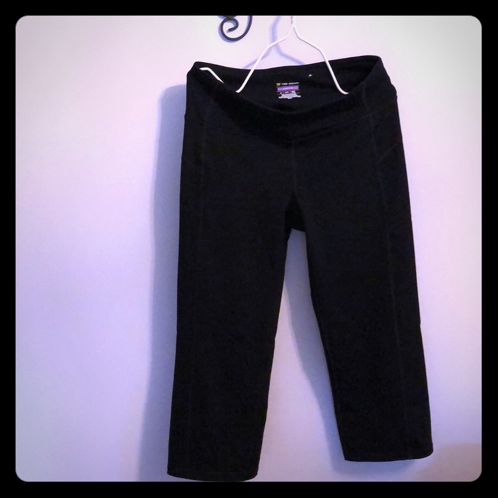 Black tek gear Capri  leggings